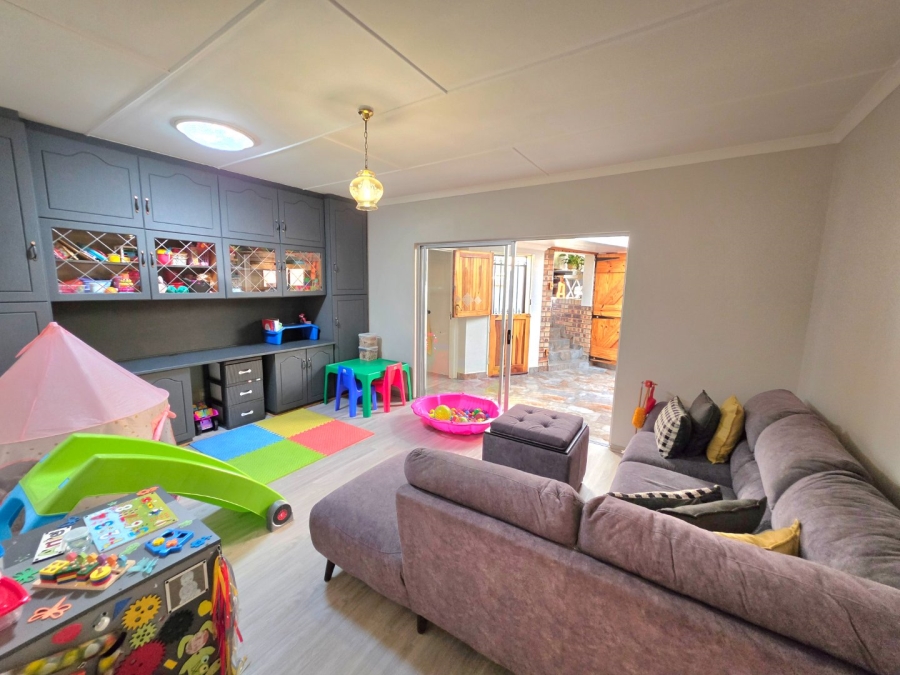 5 Bedroom Property for Sale in Panorama Free State